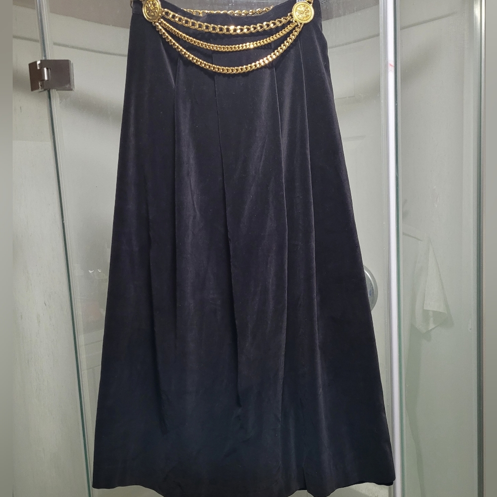 Size 16 100% cotton velvet skirt
